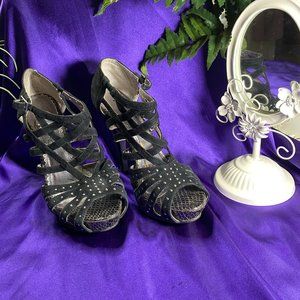 📌Naughty Monkey Great looking Heel Strappy Sandal